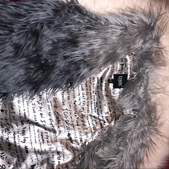 ❄️LYRIC CULTURE 3 SHADES OF GRAY FAUX FUR VEST❄️ - Picture 3 of 8
